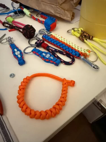 Luminous Paracord – 9-Strand Fluorescent Nylon Rope for Outdoor, Camping & Survival photo review